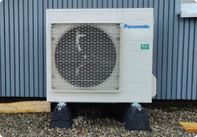 Installation der Luft/Wasser-Wärmepumpe Panasonic Aquarea LT Wärmepumpe für zwei Wohnungen in Tiengen (220 m²)