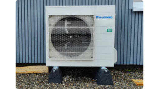 Installation der Luft/Wasser-Wärmepumpe Panasonic Aquarea LT Wärmepumpe für zwei Wohnungen in Tiengen (220 m²)