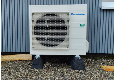 Installation der Luft/Wasser-Wärmepumpe Panasonic Aquarea LT Wärmepumpe für zwei Wohnungen in Tiengen (220 m²)