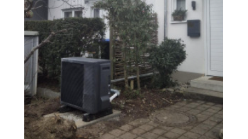 Installation einer Luft-Wasser-Wärmepumpe PANASONIC AQUAREA Split Kombi-Hydromodul, LT 5,00 kW und Modernisierung des Technikraums unter dem Dach.